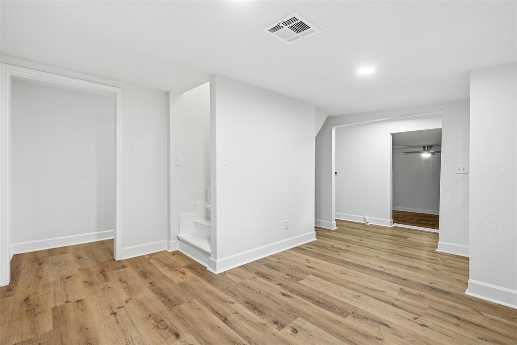 915 W Lewis Street - Photo 19