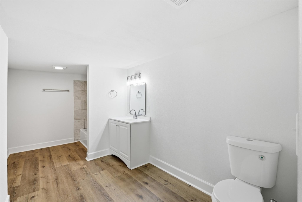 915 W Lewis Street - Photo 9