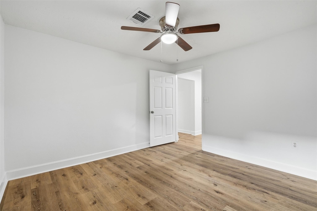 915 W Lewis Street - Photo 17