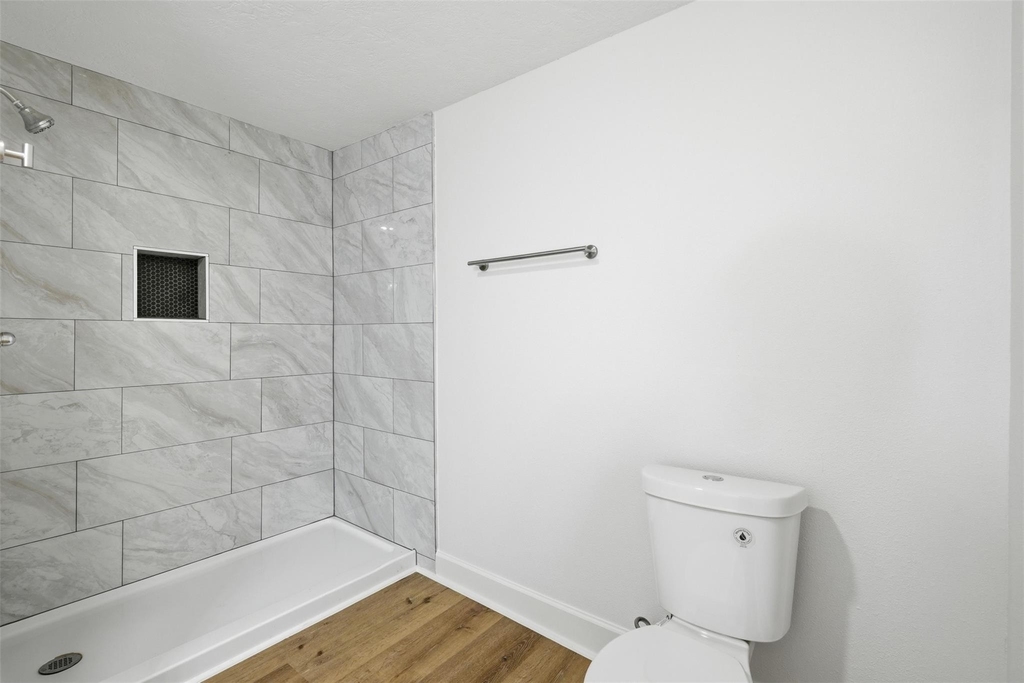 915 W Lewis Street - Photo 12