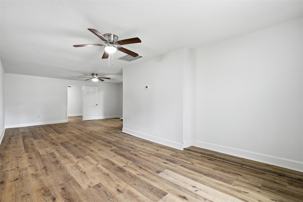 915 W Lewis Street - Photo 22