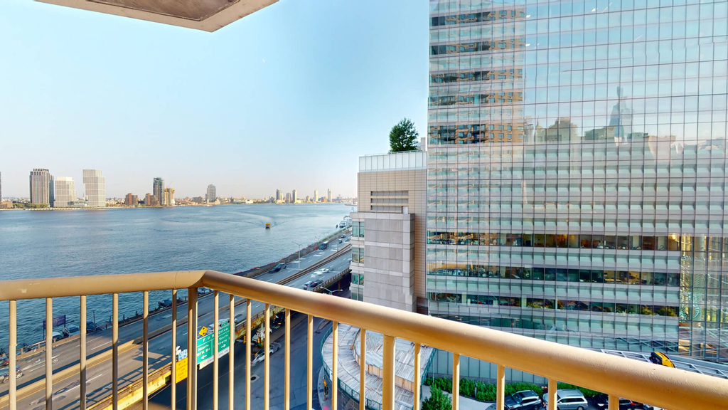 401 E 34th St - Photo 4