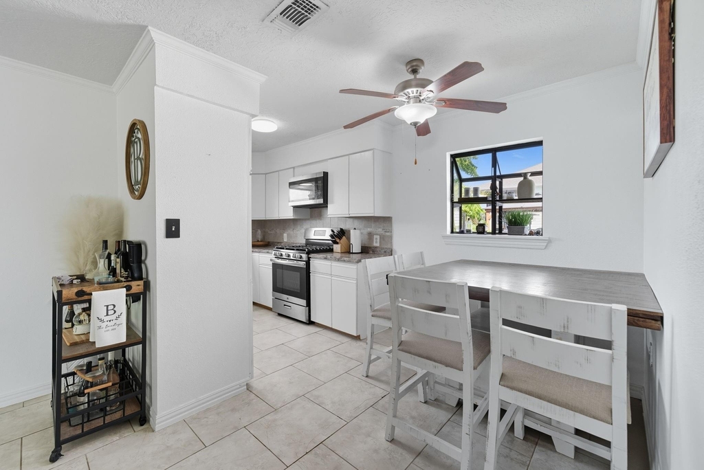 439 Pompano Street - Photo 3