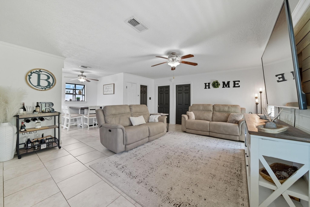 439 Pompano Street - Photo 4