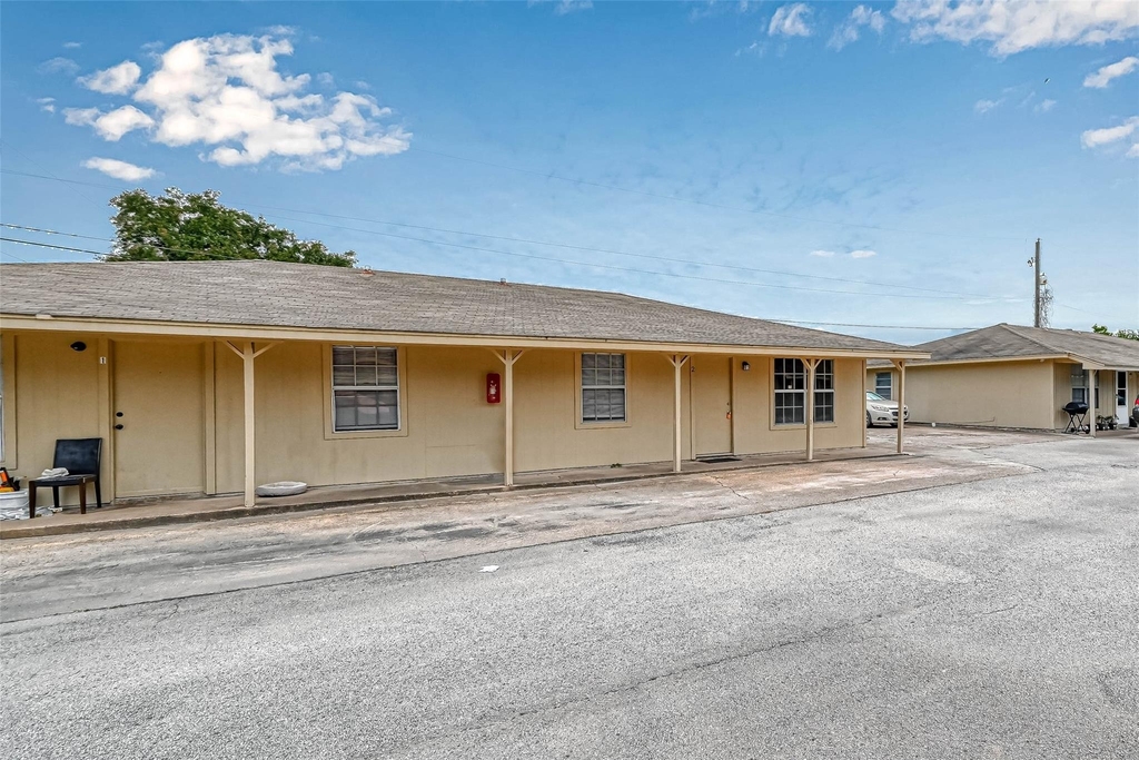 8430 Roundrock Drive - Photo 8