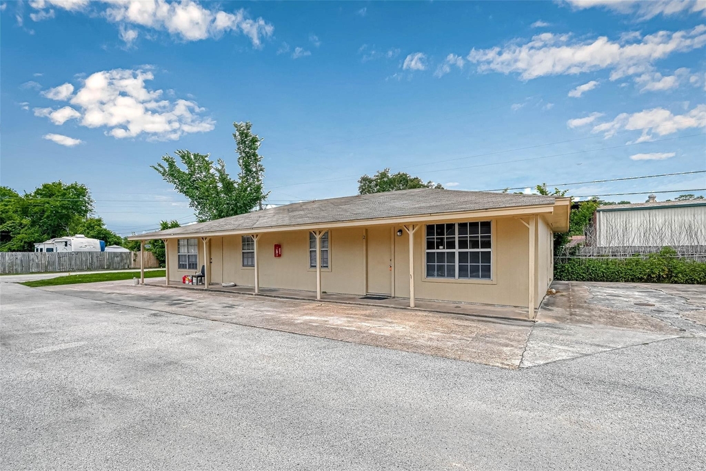 8430 Roundrock Drive - Photo 2