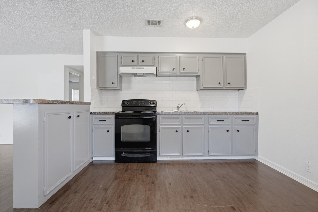 8430 Roundrock Drive - Photo 22