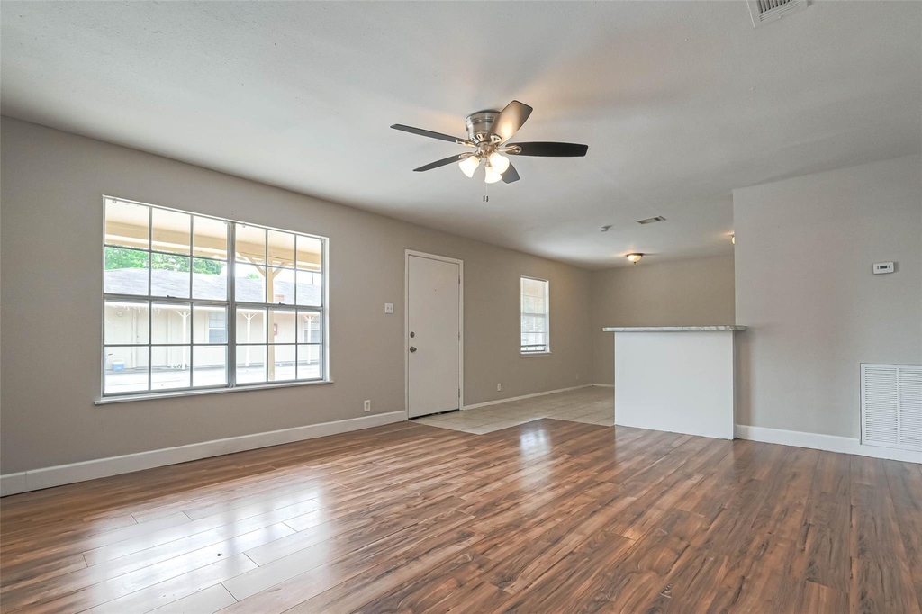 8430 Roundrock Drive - Photo 4