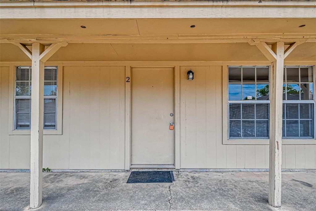 8430 Roundrock Drive - Photo 3