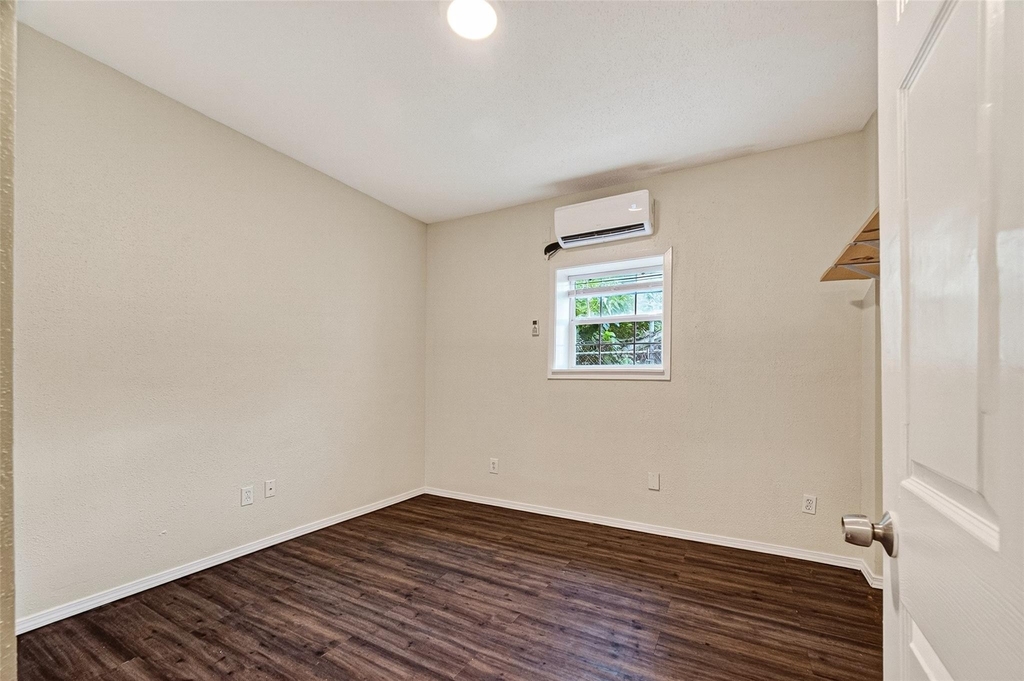 7738 Park Place Boulevard - Photo 8