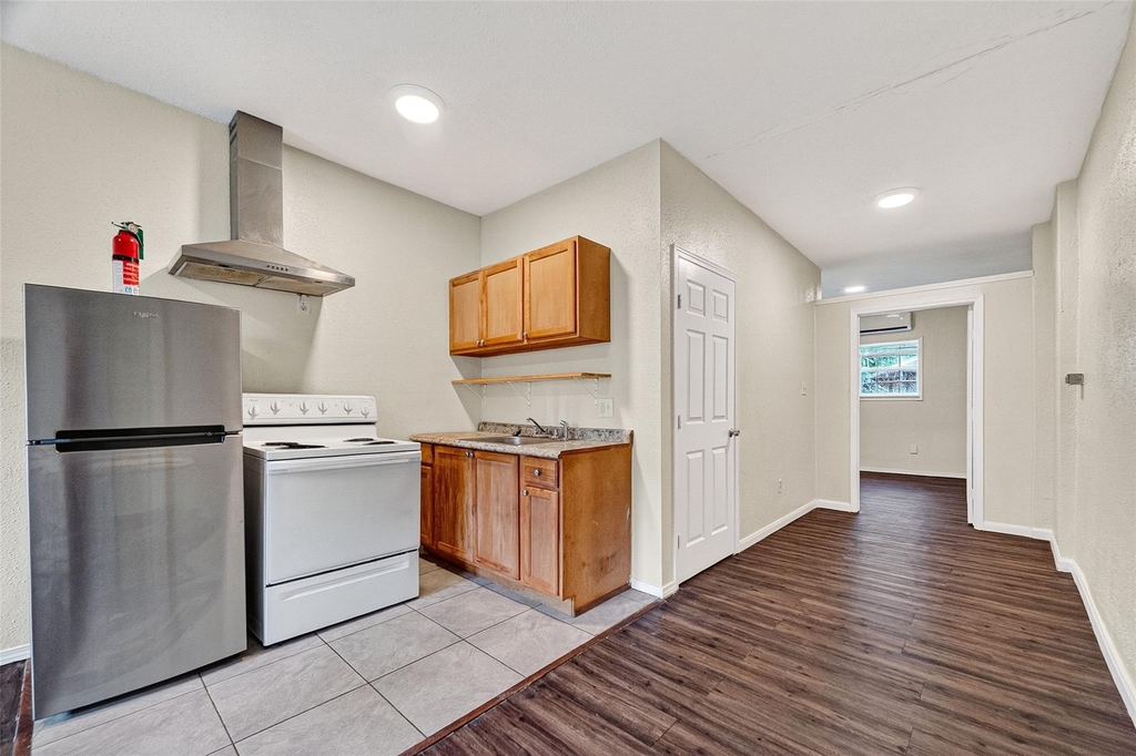 7738 Park Place Boulevard - Photo 4