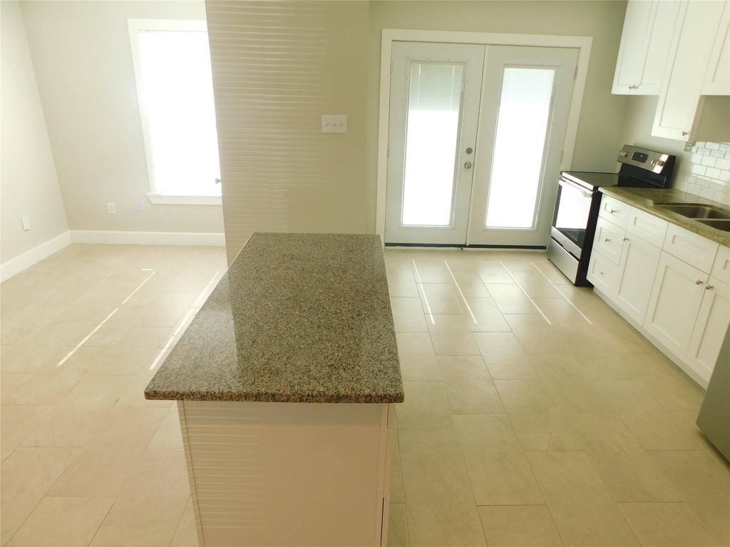 3332 Blodgett Street - Photo 2