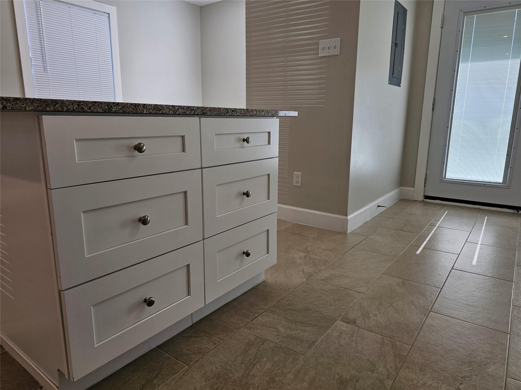 3332 Blodgett Street - Photo 6