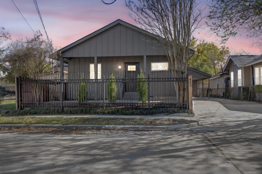 430 N Hutcheson Street - Photo 0