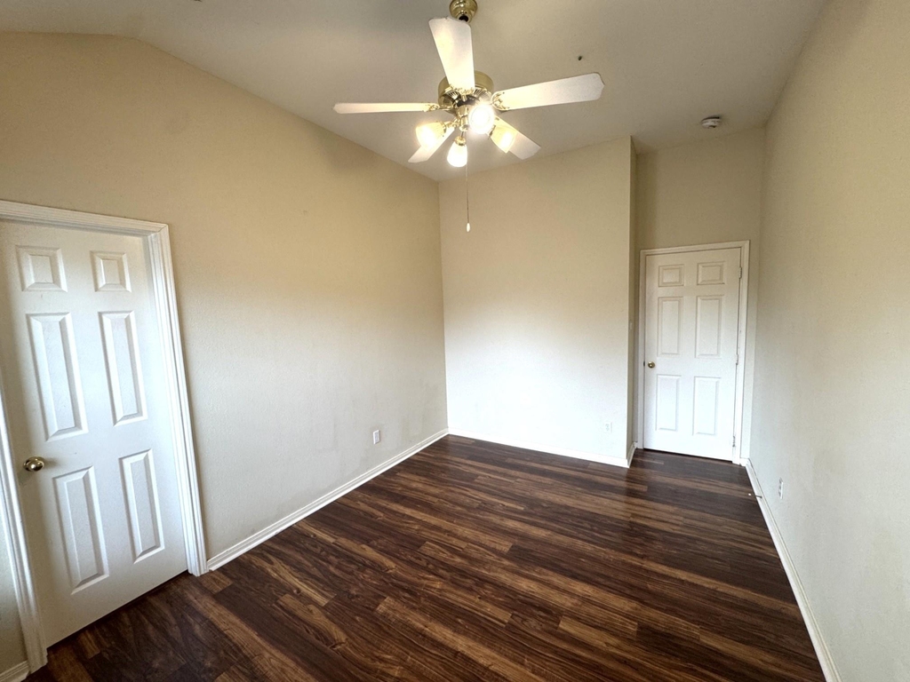 2601 Easton Springs Court - Photo 33