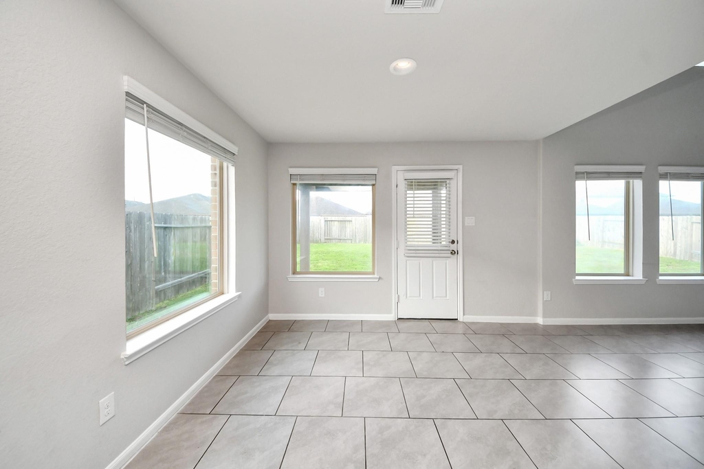 18319 Pin Oak Lake Drive - Photo 10