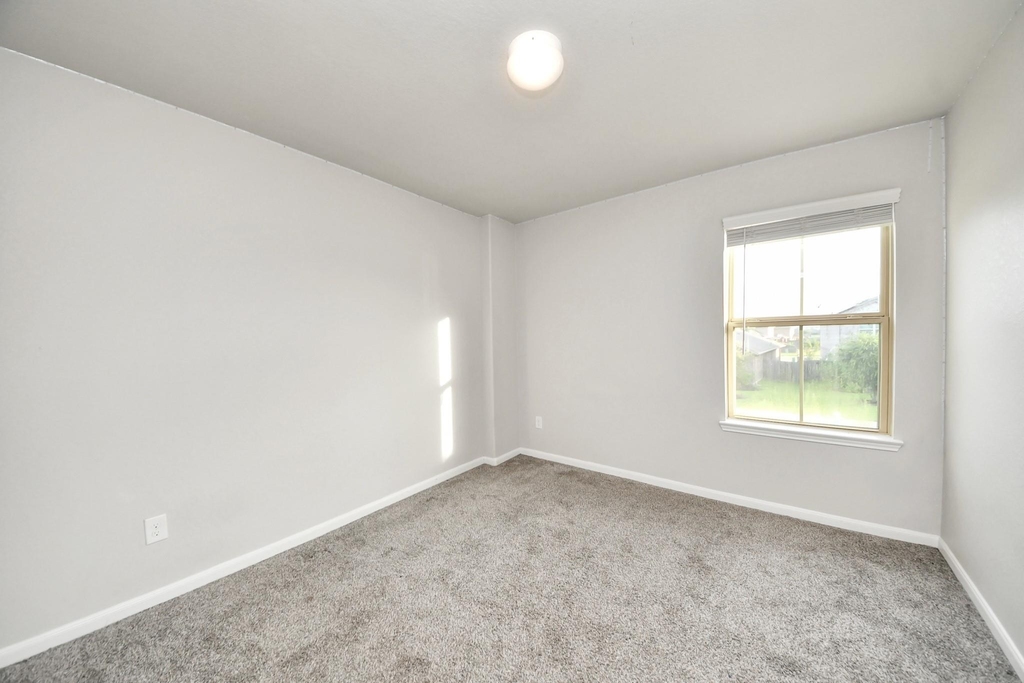18319 Pin Oak Lake Drive - Photo 17