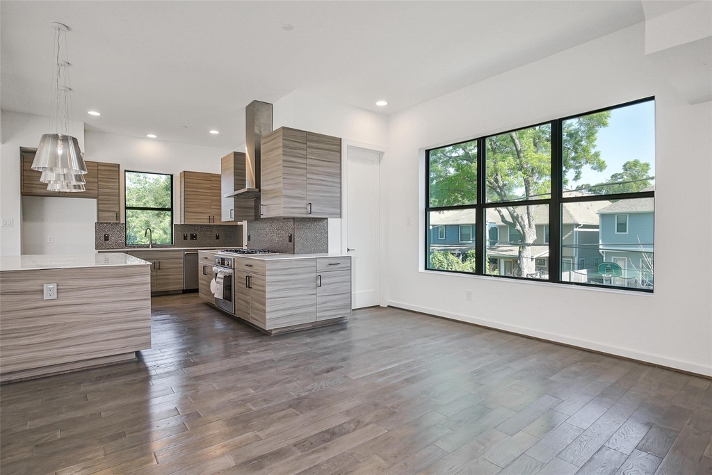 815 W 17th Street - Photo 19