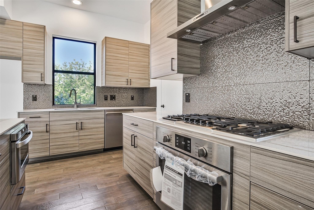 815 W 17th Street - Photo 12