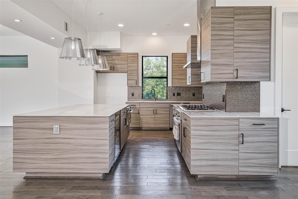 815 W 17th Street - Photo 18