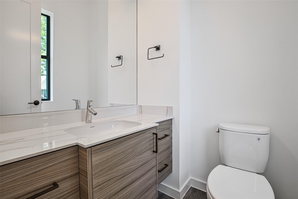 815 W 17th Street - Photo 20