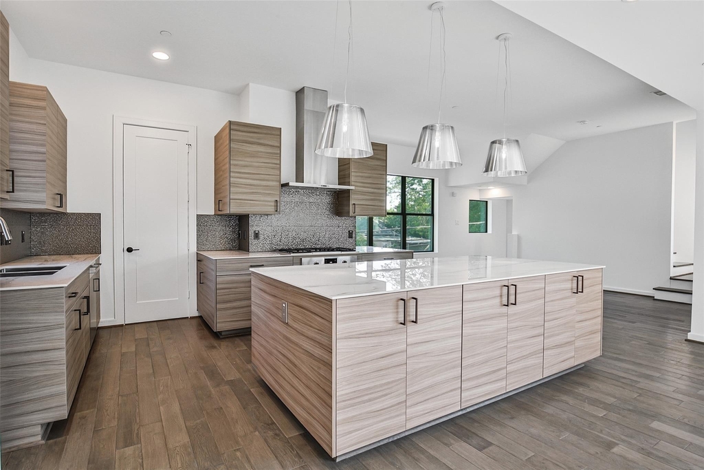 815 W 17th Street - Photo 10