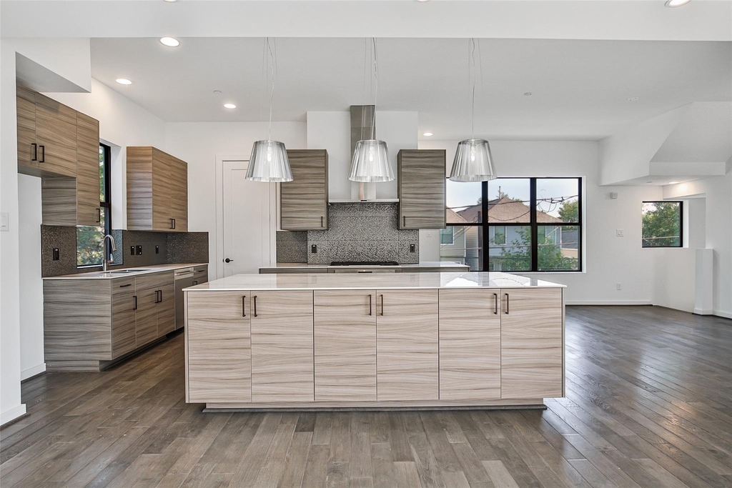 815 W 17th Street - Photo 11