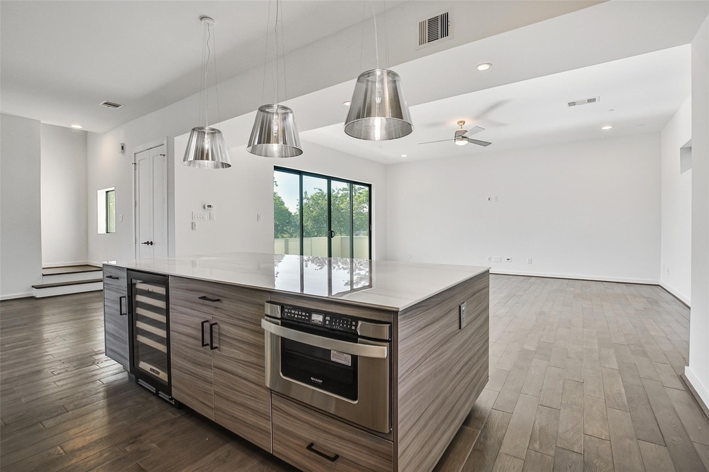 815 W 17th Street - Photo 13