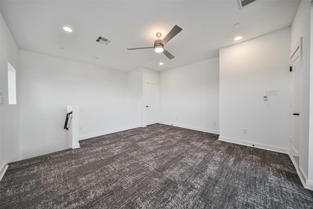 815 W 17th Street - Photo 32