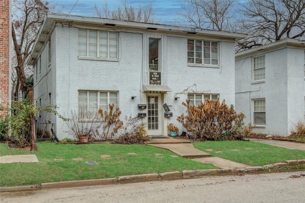 1828 W Main Street - Photo 0