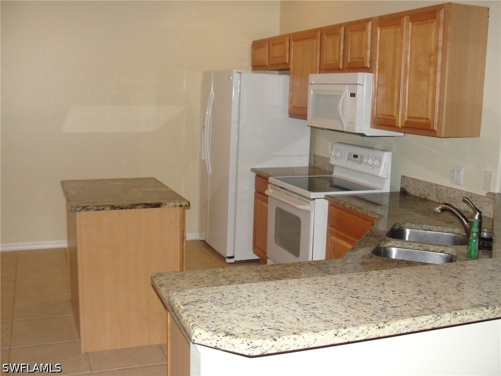 1295 Henley Street - Photo 4