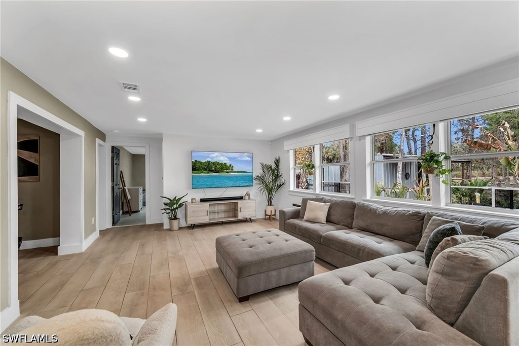 1840 23rd Street Sw - Photo 2