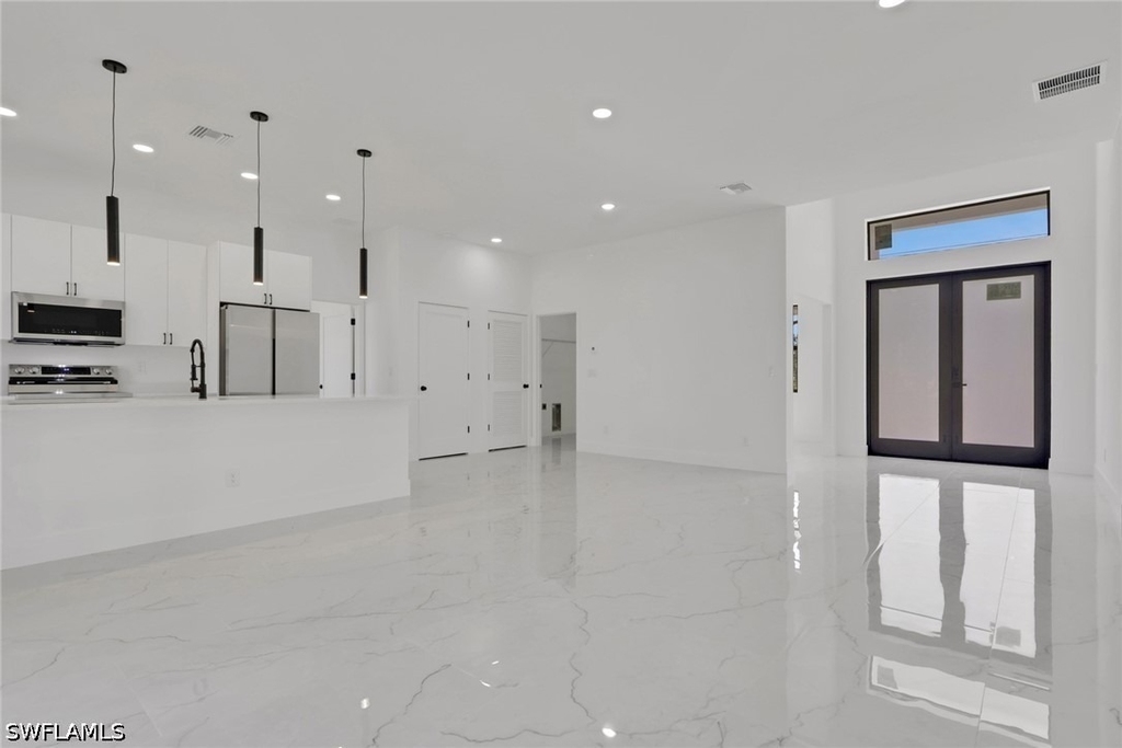 3315 Sunshine Boulevard N - Photo 4