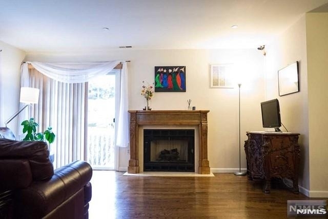 8 Markham - Photo 2