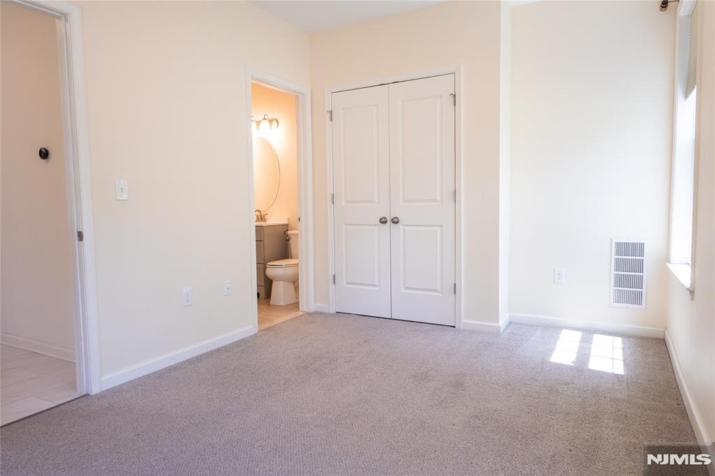 165 Roosevelt - Photo 3