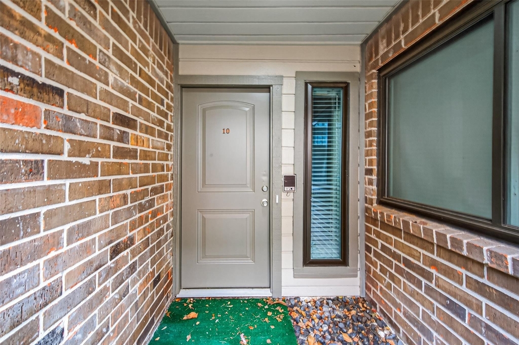 1114 Augusta Drive - Photo 3