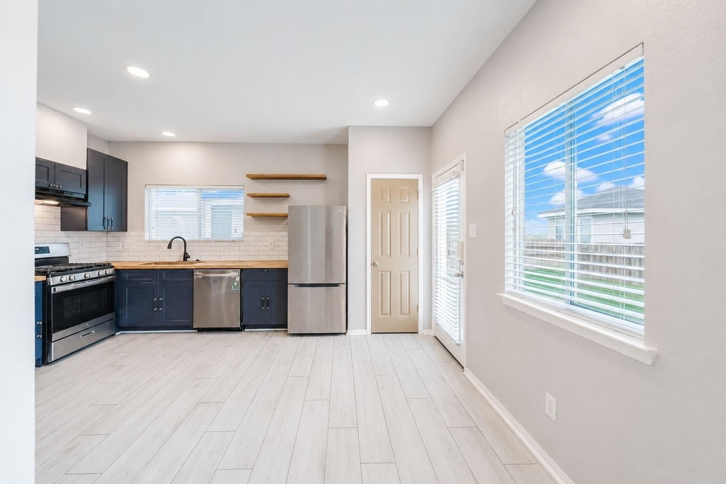 11821 Jelicoe Drive - Photo 2