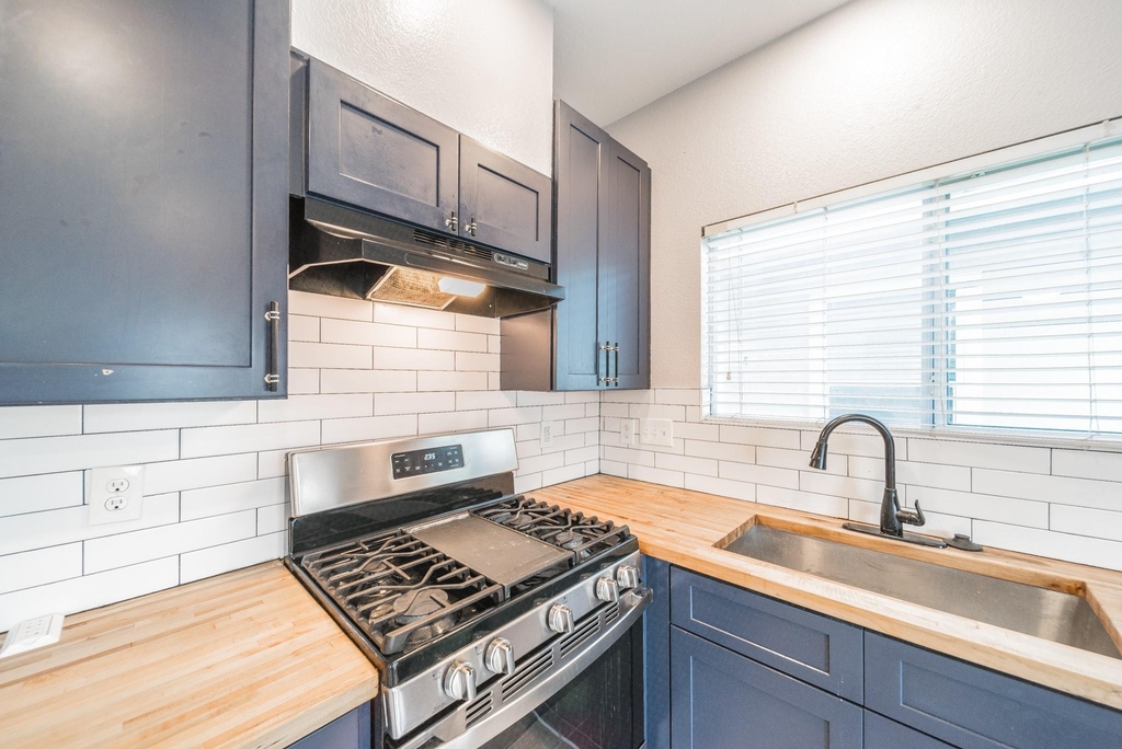 11821 Jelicoe Drive - Photo 3