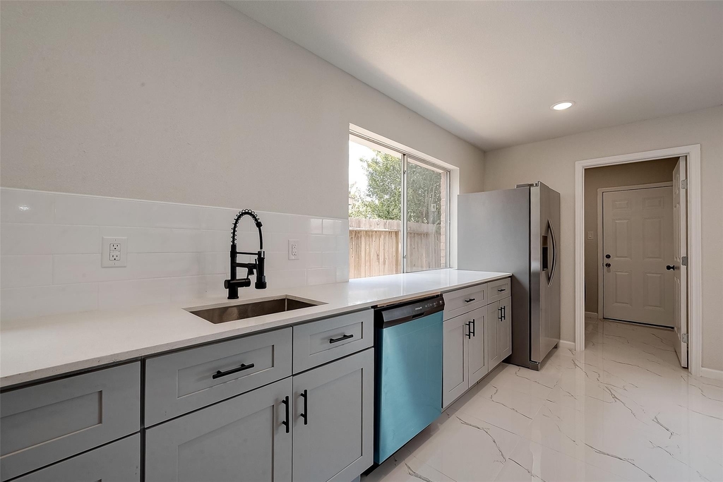12055 Fairpoint Drive - Photo 37