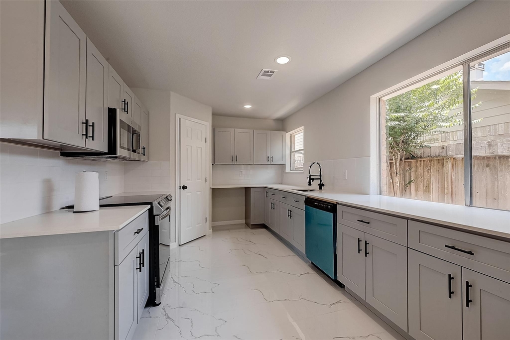 12055 Fairpoint Drive - Photo 31