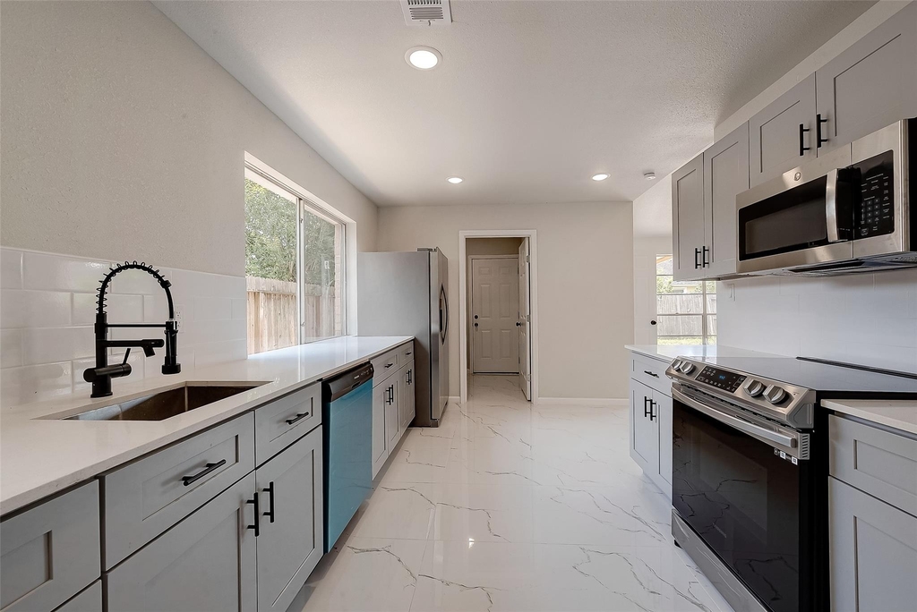 12055 Fairpoint Drive - Photo 34