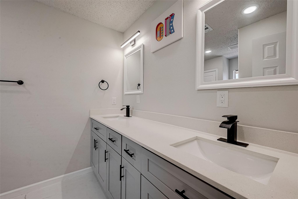 12055 Fairpoint Drive - Photo 10