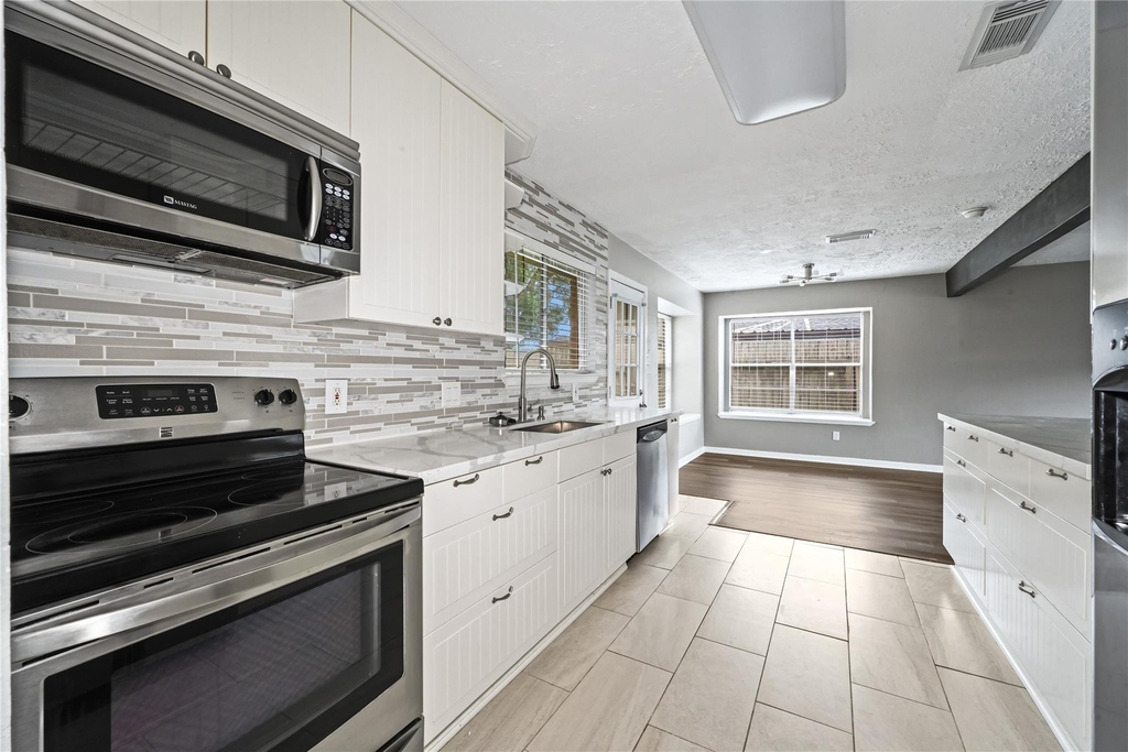 7310 Kite Hill Drive - Photo 0