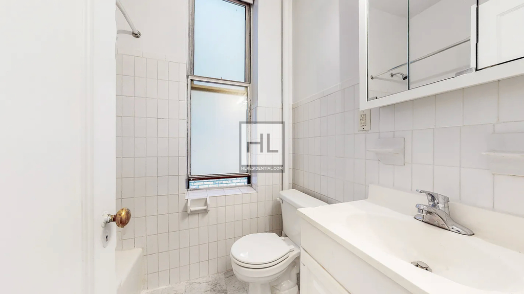 E 81st St - Photo 3