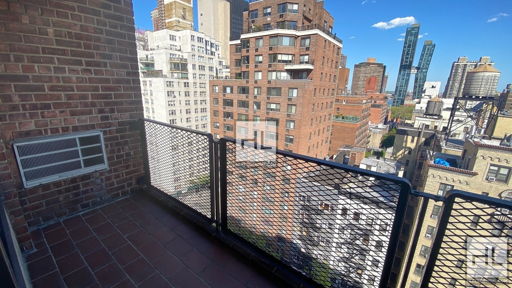East 35 Street - Photo 4