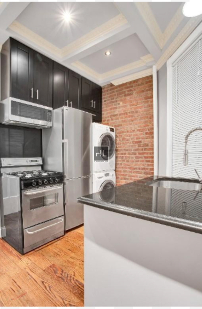 W 108th St - Photo 0