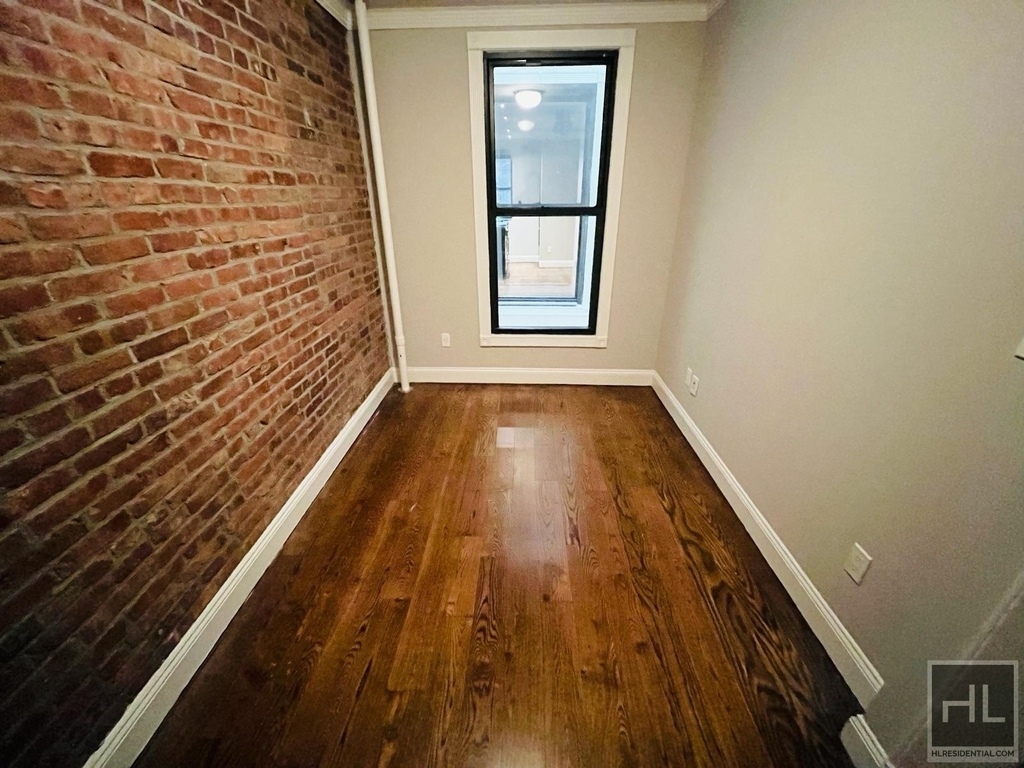 W 52nd St. - Photo 5