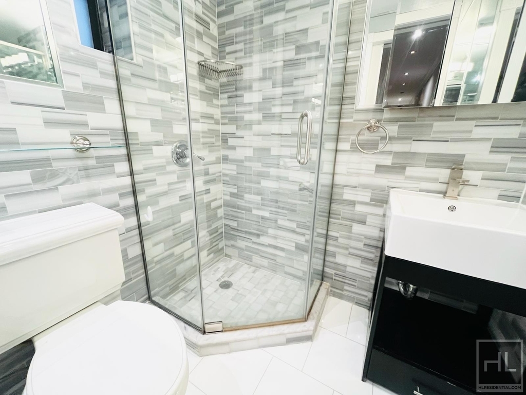 W 52nd St. - Photo 6