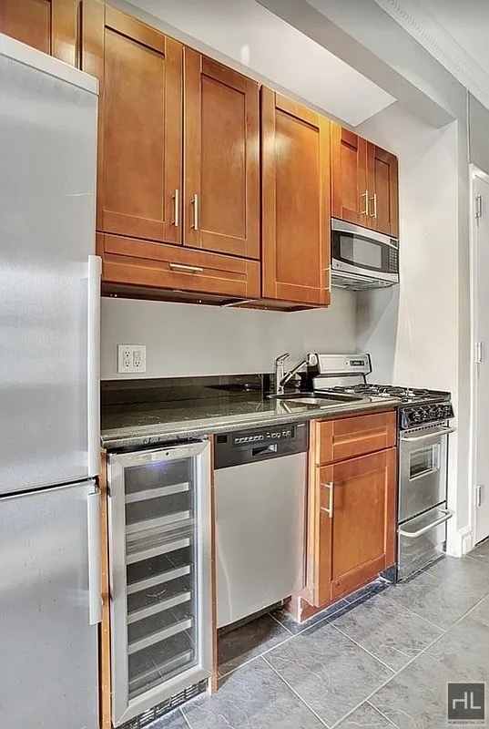 W 52nd - Photo 2