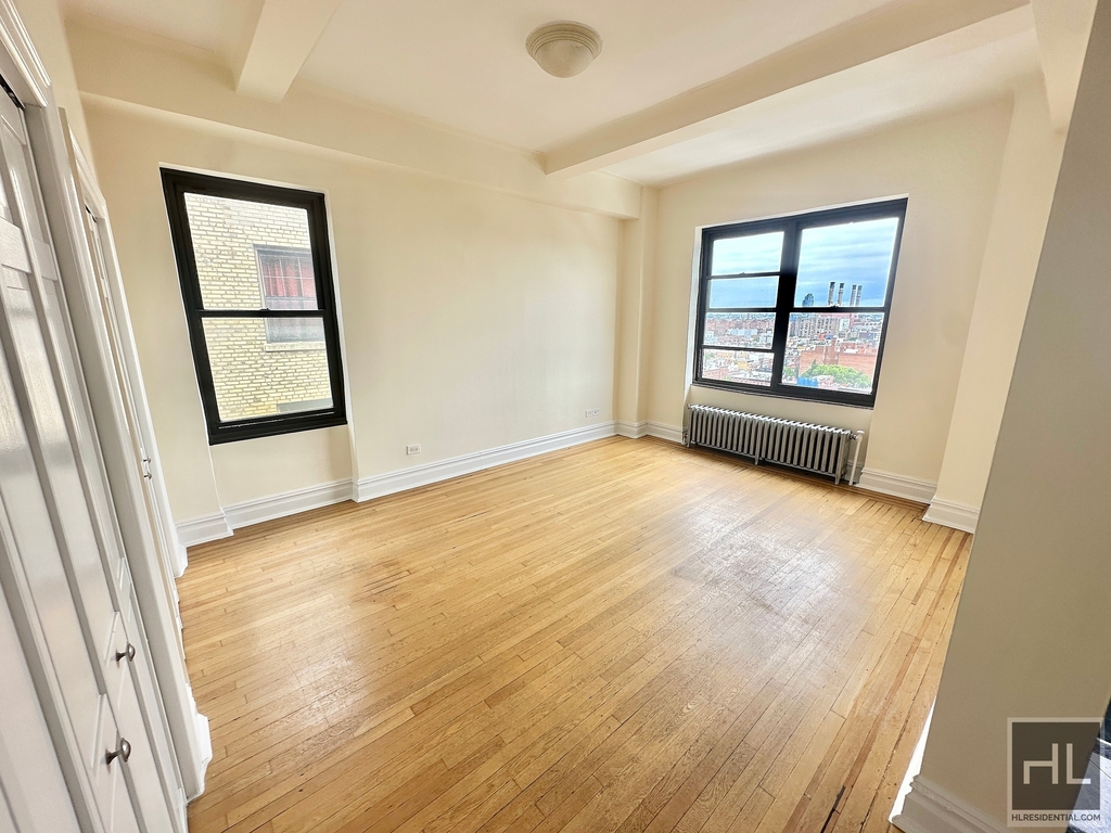 Second Avenue - Photo 3